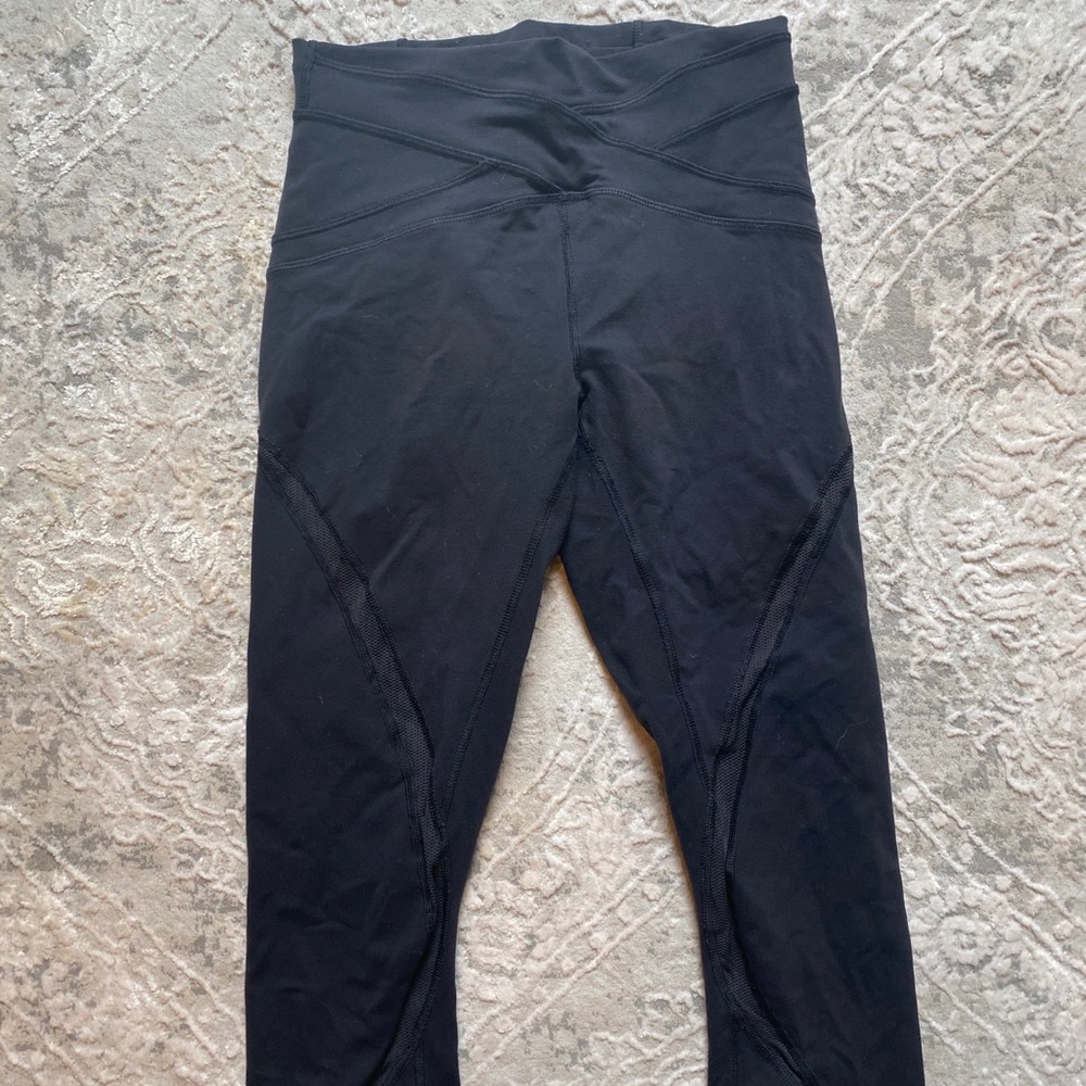 Lululemon black mesh Capri